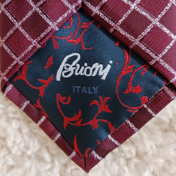 NWOT Brioni Mens Silk Necktie Italy Red Burgundy Silver Diamond Pattern 3.5 X 58 - Picture 3 of 6